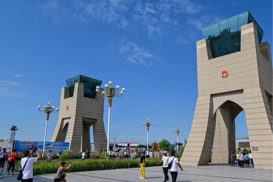 Khorgos International Border Cooperation Center travel experience in Xinjiang Khorgos International Border Cooperation Center travel experience in Xinjiang