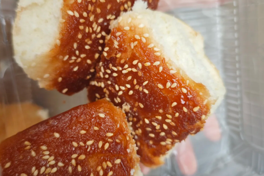 Learn what Honey Cream Bread tastes like, when to eat it fresh, and how Japanese and Korean bakery styles differ across Asia.