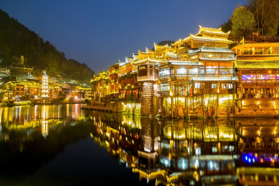 Mid-Autumn Festival 2026 in China with lanterns and evening crowds Mid-Autumn Festival 2026 in China with lanterns and evening crowds