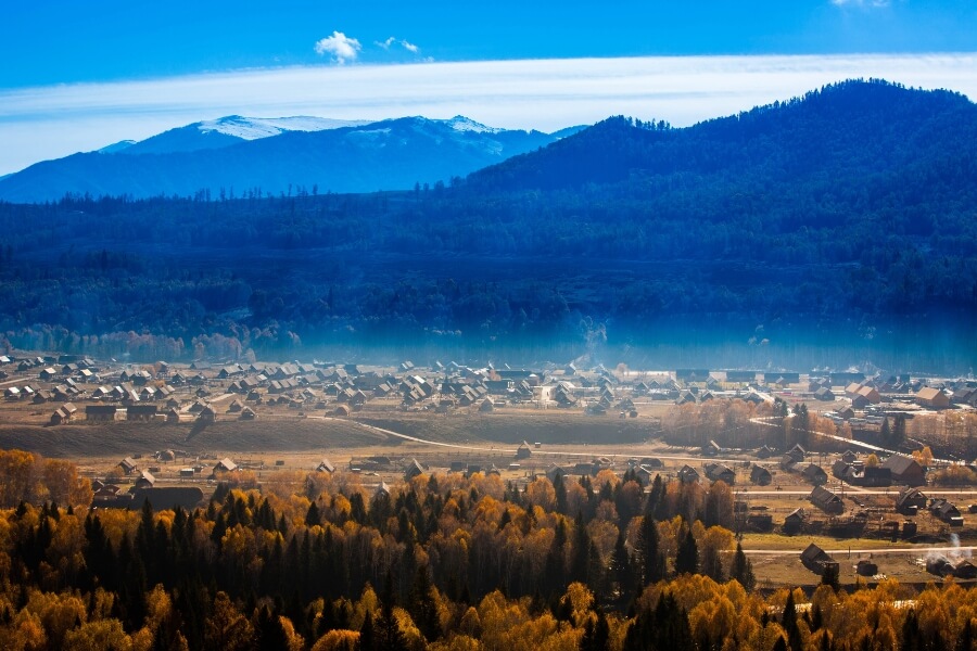 long-distance Xinjiang travel during Mid-Autumn Festival season